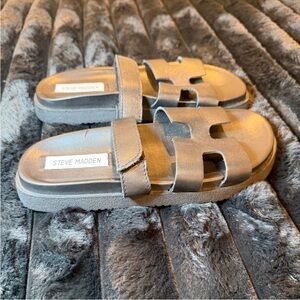 Steve Madden Mayven Sandals – Black Leather
Women’s 6